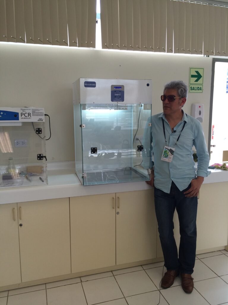 Cabina PCR desarrollada por Mauricio Guillén